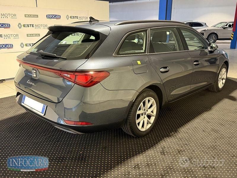 Usata Seat Leon Style 116 CV (85 kW) 2023 Grigio metallizzato Station wagon