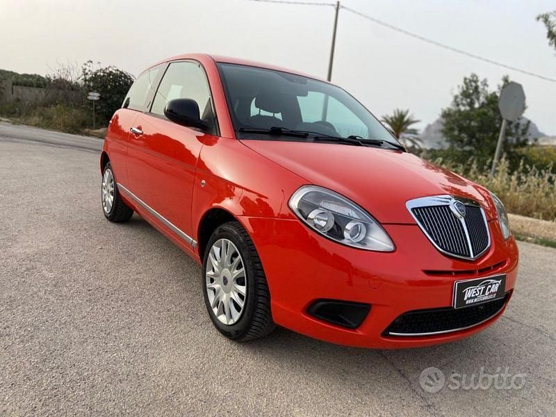 Usata Lancia Ypsilon Gold 69 CV (50 kW) 2011 Arancione Utilitaria