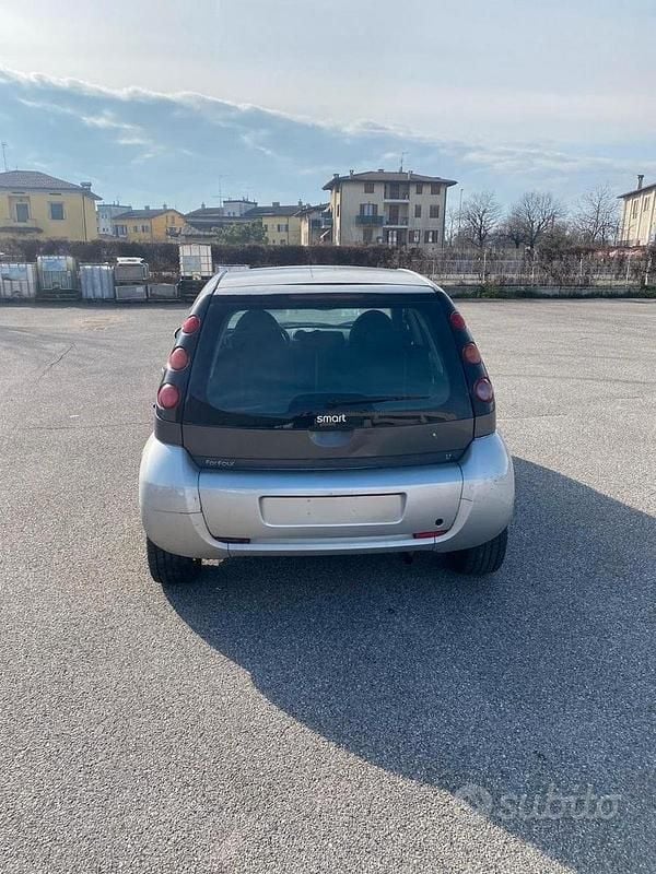 Usado Smart ForFour 75 CV (55 kW) 2006 Gris Utilitario
