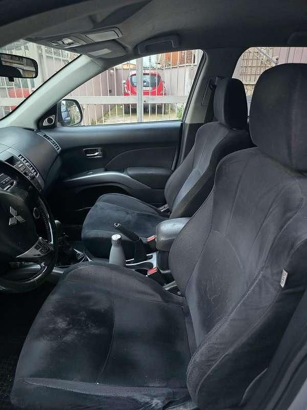 Usata Mitsubishi Outlander Instyle 140 CV (102 kW) 2007 Grigio SUV