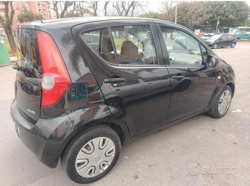 Usata Opel Agila 68 CV (50 kW) 2011 Nero Utilitaria