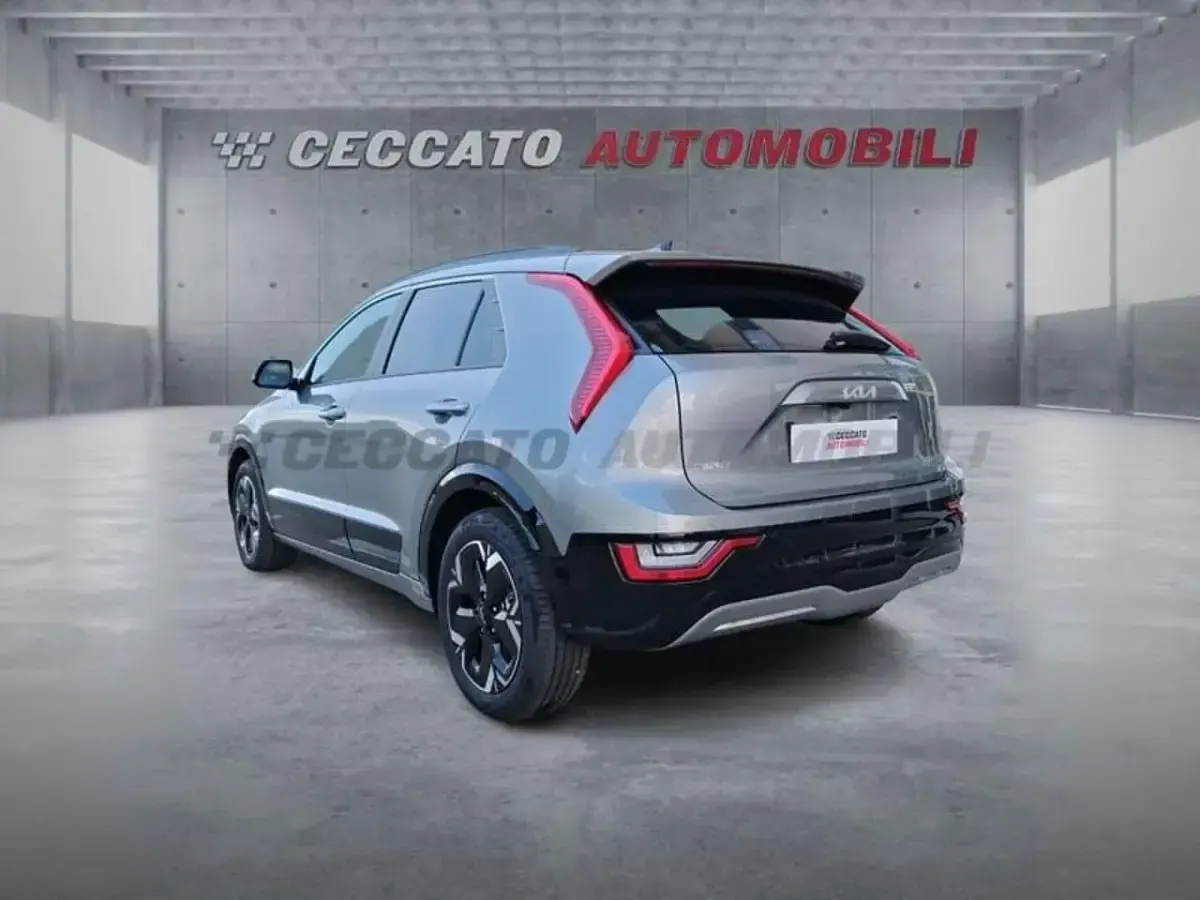 Usata Kia e-Niro 150 kW (204 CV) 2023 Grigio SUV