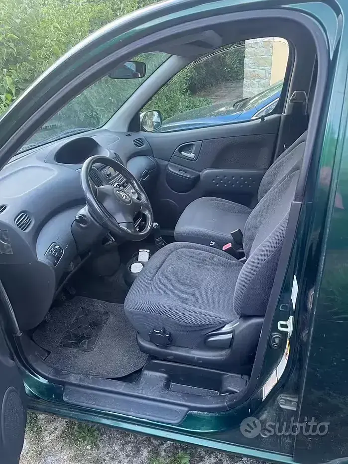 Usata Toyota Yaris Verso 84 CV (61 kW) 2003 Verde Monovolume