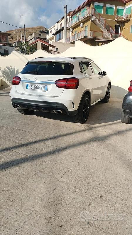 Usata Mercedes GLA200 136 CV (100 kW) 2018 Bianco SUV