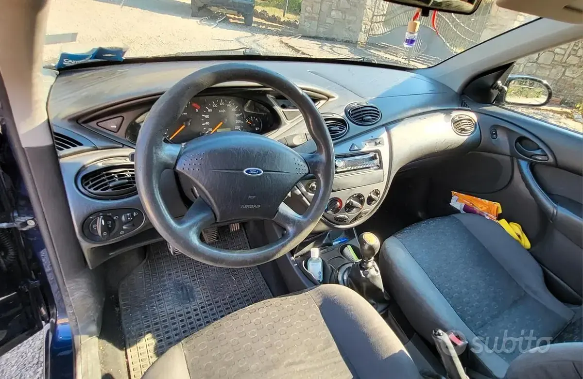 Usata Ford Focus 90 CV (66 kW) 2001 Viola Berlina