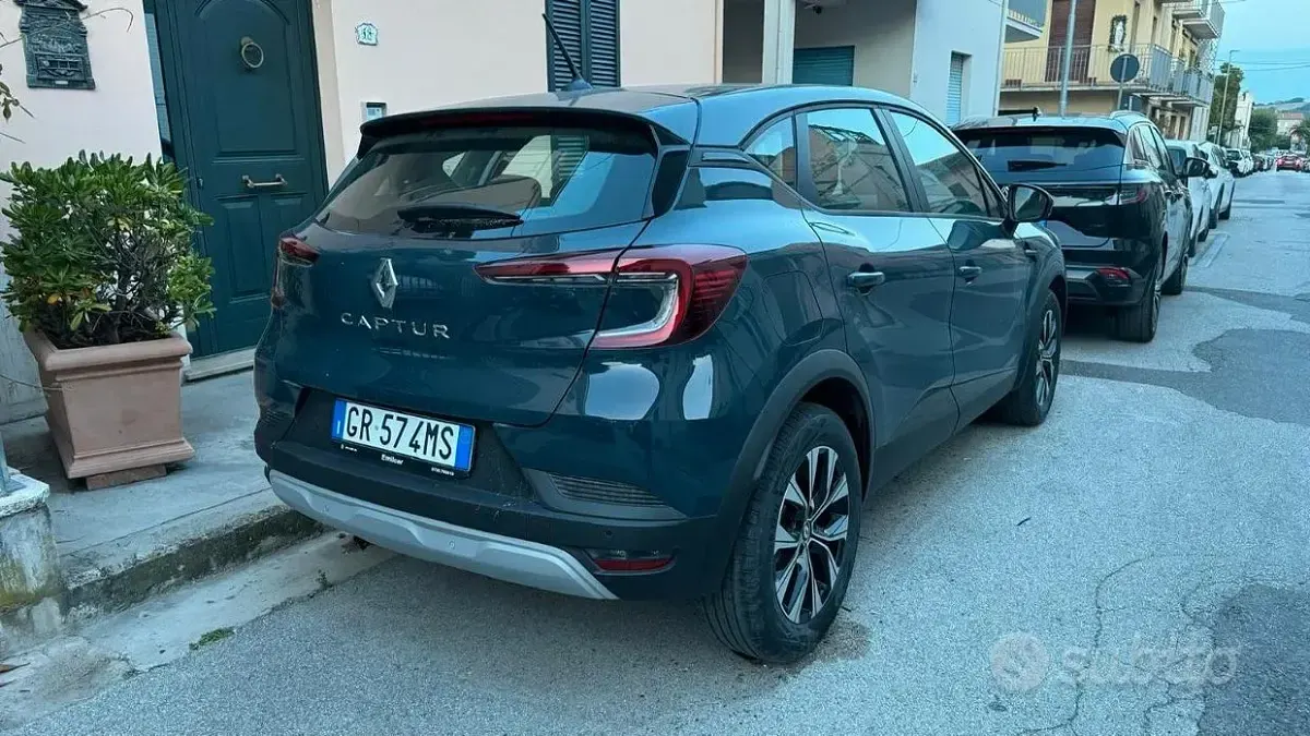 Usata Renault Captur Zen 91 CV (66 kW) 2023 Bluazzurro SUV
