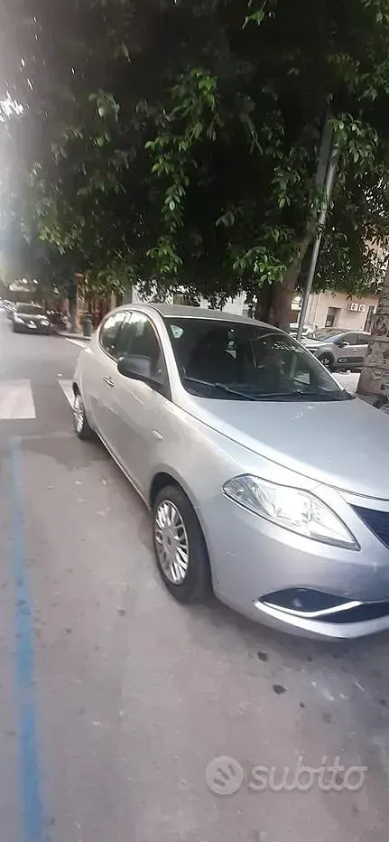 Usata Lancia Ypsilon 69 CV (50 kW) 2016 Grigio Utilitaria