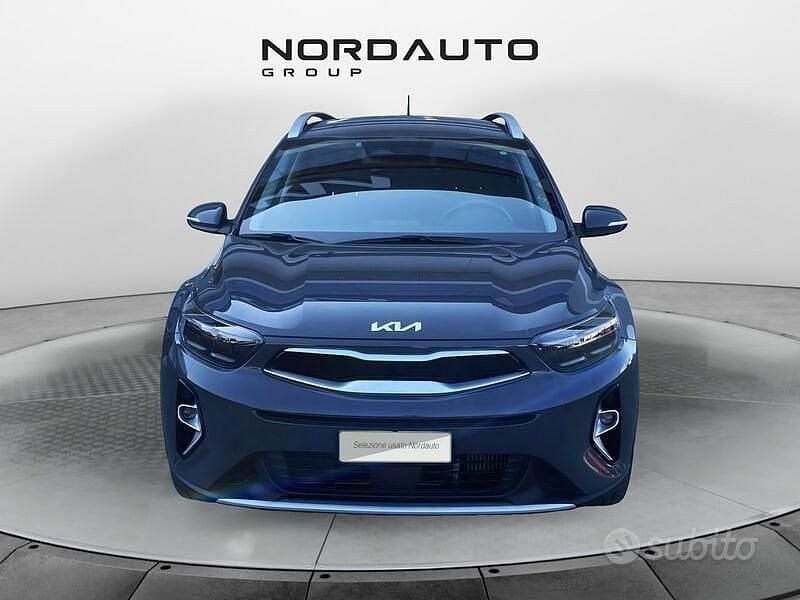 Second-hand Kia Stonic Style 100 CP (73 kW) 2022 Gri SUV