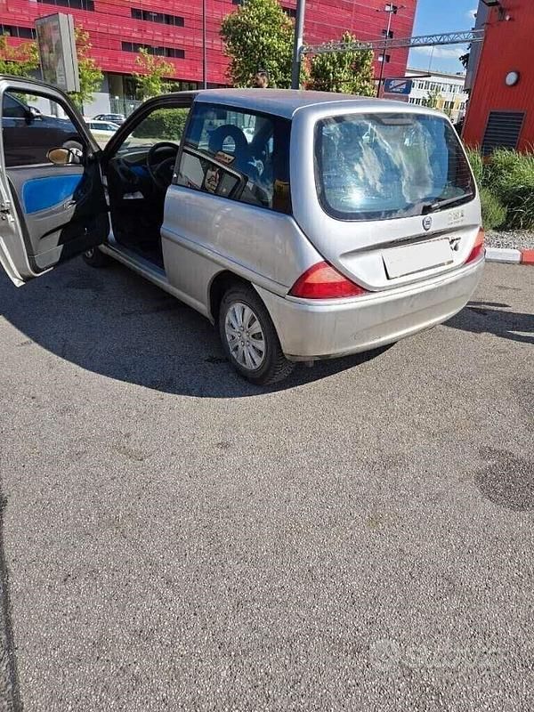 Usata Lancia Ypsilon 60 CV (44 kW) 2003 Grigio Utilitaria