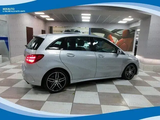 Käytetty Mercedes B200 Premium 136 HP (100 kW) 2018 Hopea Tila-auto