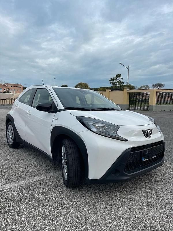 Bianco Usata 2022 Toyota Aygo X Active SUV | 14.000 € (Ottimo prezzo) - Immagine 1/4