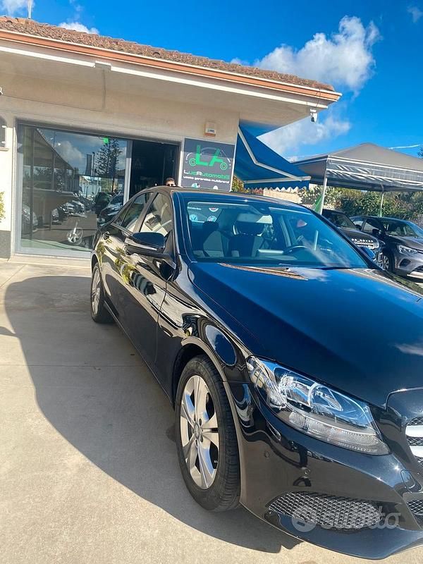 Usata Mercedes C200 Premium 135 CV (99 kW) 2015 Nero Berlina