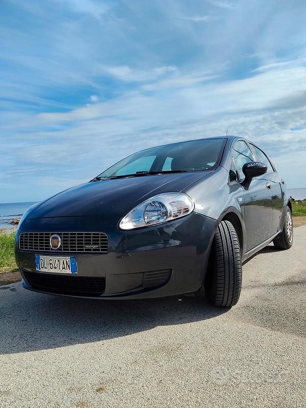 Usata Fiat Grande Punto Dynamic 90 CV (66 kW) 2007 Grigio Utilitaria