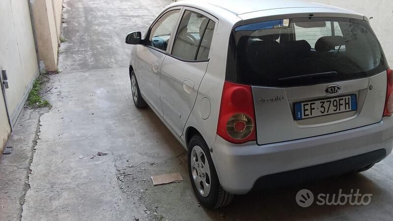 Grigio Usata 2011 Kia Picanto Due volumi | 3500 € (Ottimo prezzo) - Immagine 1/4