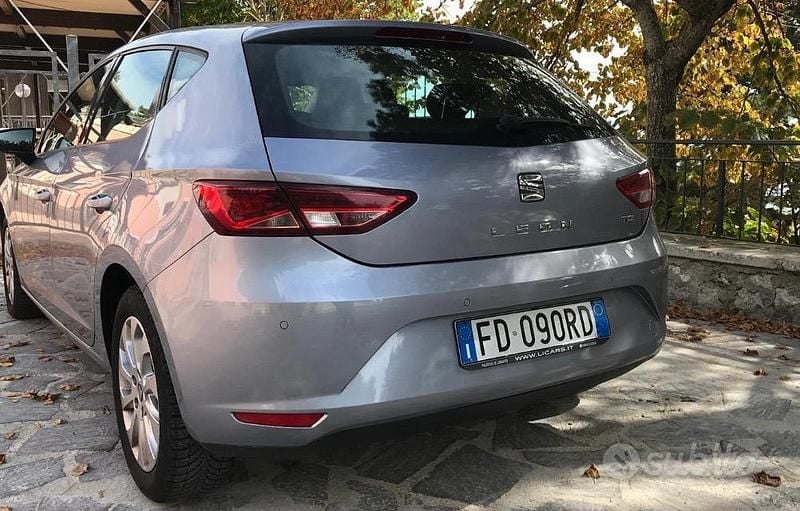 Usata Seat Leon 105 CV (77 kW) 2016 Grigio Berlina