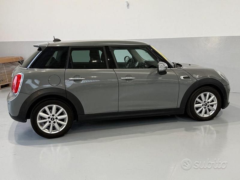 Begagnad Mini ONE Business 95 HK (69 kW) 2015 Grå Halvkombi