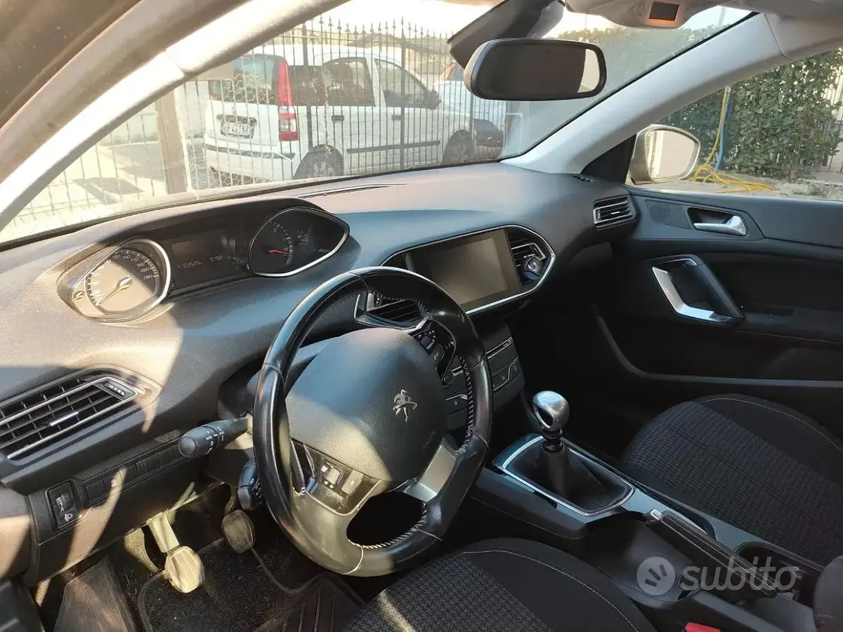 Usata Peugeot 308 SW 120 CV (88 kW) 2018 Grigio Station wagon