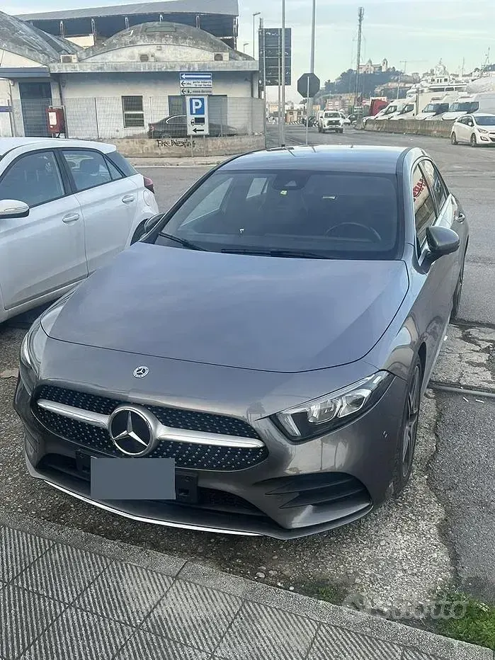 Usata Mercedes 180 Premium 116 CV (85 kW) 2021 Grigio Berlina