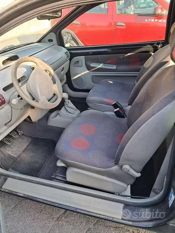 Usata Renault Twingo 58 CV (42 kW) 2001 Nero Utilitaria