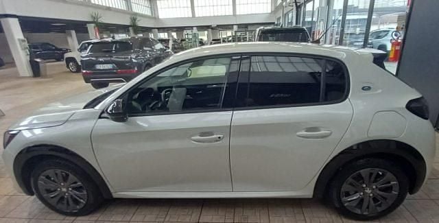 Usata Peugeot e-208 Allure 100 kW (136 CV) 2022 Bianco Utilitaria