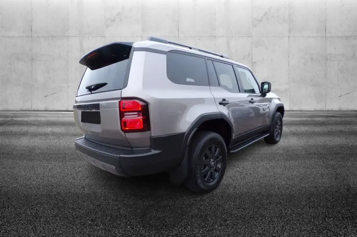 Nuova Toyota Land Cruiser Lounge 205 CV (150 kW) 2026 Marrone Station wagon