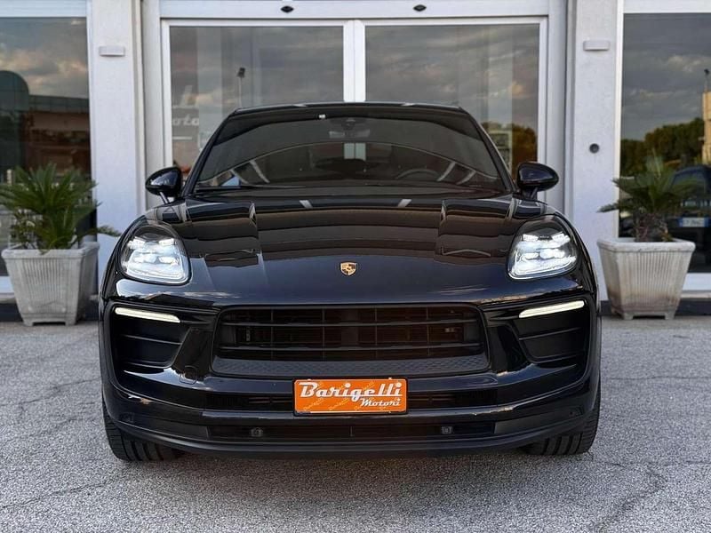Nero Usata 2022 Porsche Macan SUV | 58.900 € (Cara) - Immagine 1/4