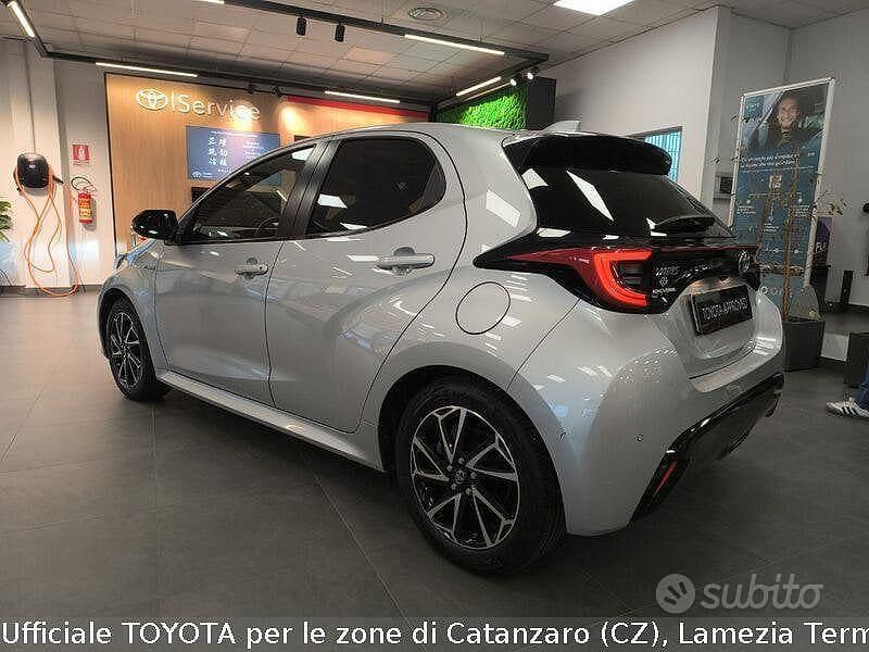 Usata Toyota Yaris Hybrid Lounge 115 CV (84 kW) 2020 Grigio Berlina
