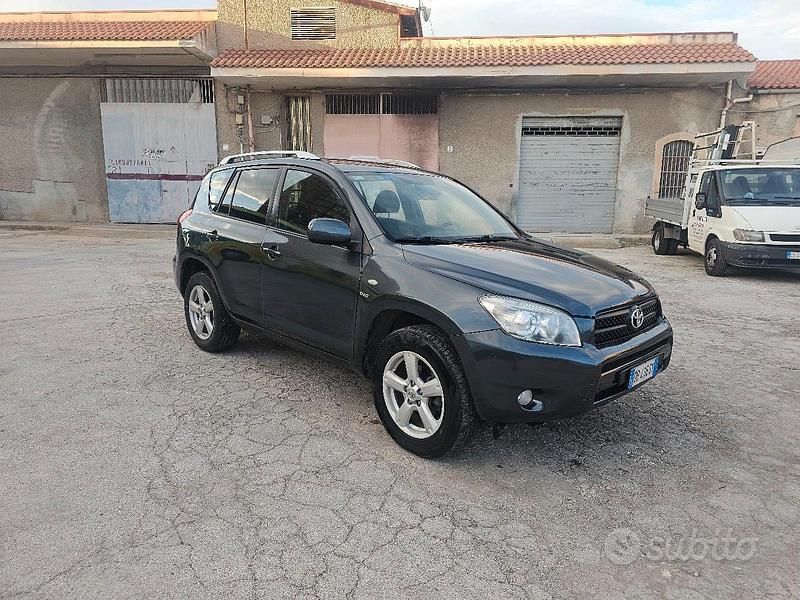 Usata Toyota RAV4 136 CV (100 kW) 2009 Grigio SUV