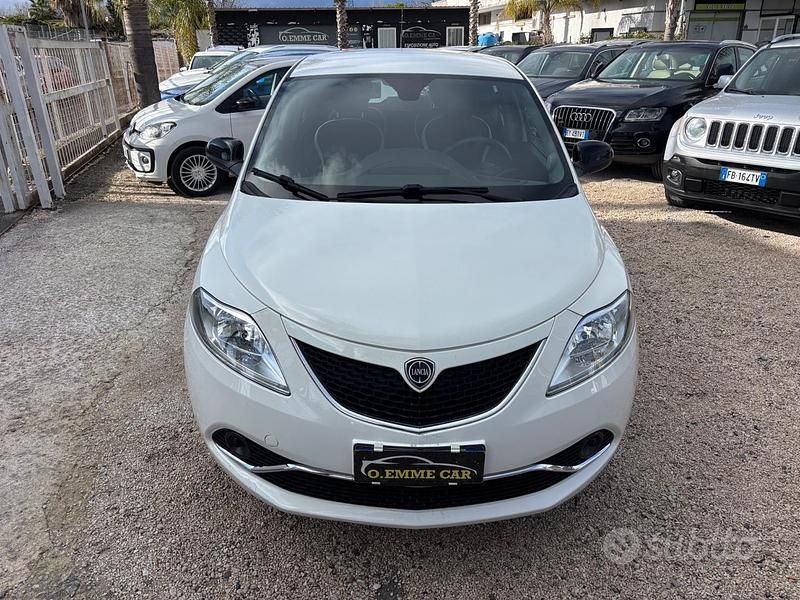 Usata Lancia Ypsilon Platinum 80 CV (58 kW) 2016 Bianco Utilitaria