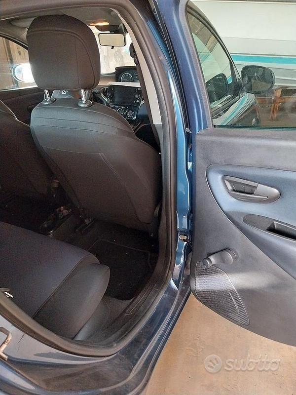 Usata Lancia Ypsilon 69 CV (50 kW) 2023 Blu Utilitaria