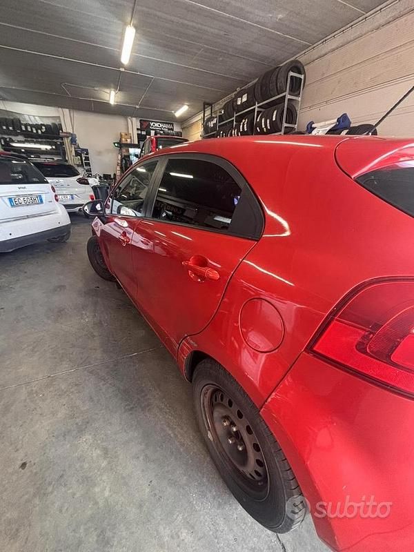Usata Kia Rio 85 CV (62 kW) 2011 Rosso Berlina