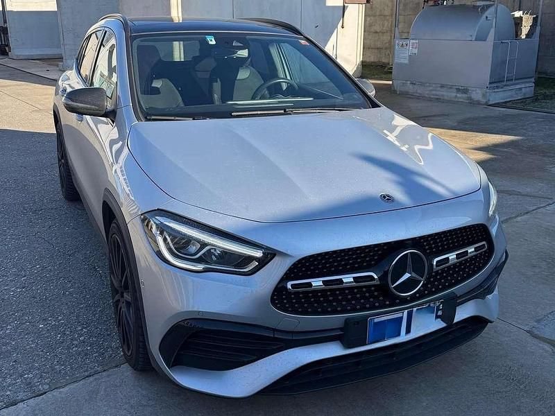 Usata Mercedes GLA200 150 CV (110 kW) 2020 Argento SUV