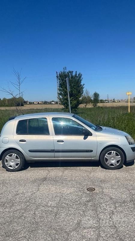 Usata Renault Clio II 58 CV (42 kW) 2003 Grigio Berlina