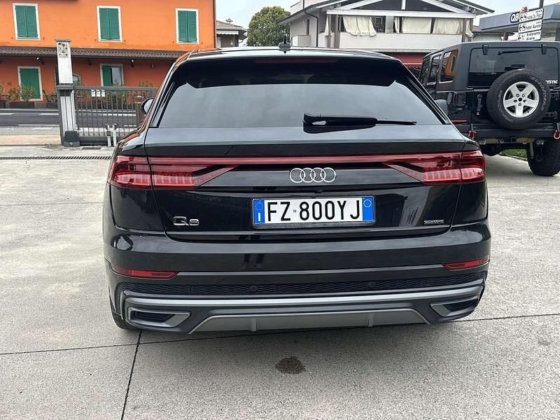 Usata Audi Q8 S-Line 286 CV (210 kW) 2020 Nero SUV