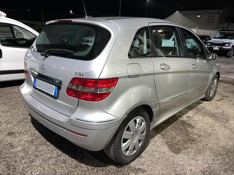 Usata Mercedes B180 109 CV (80 kW) 2009 Grigio Monovolume