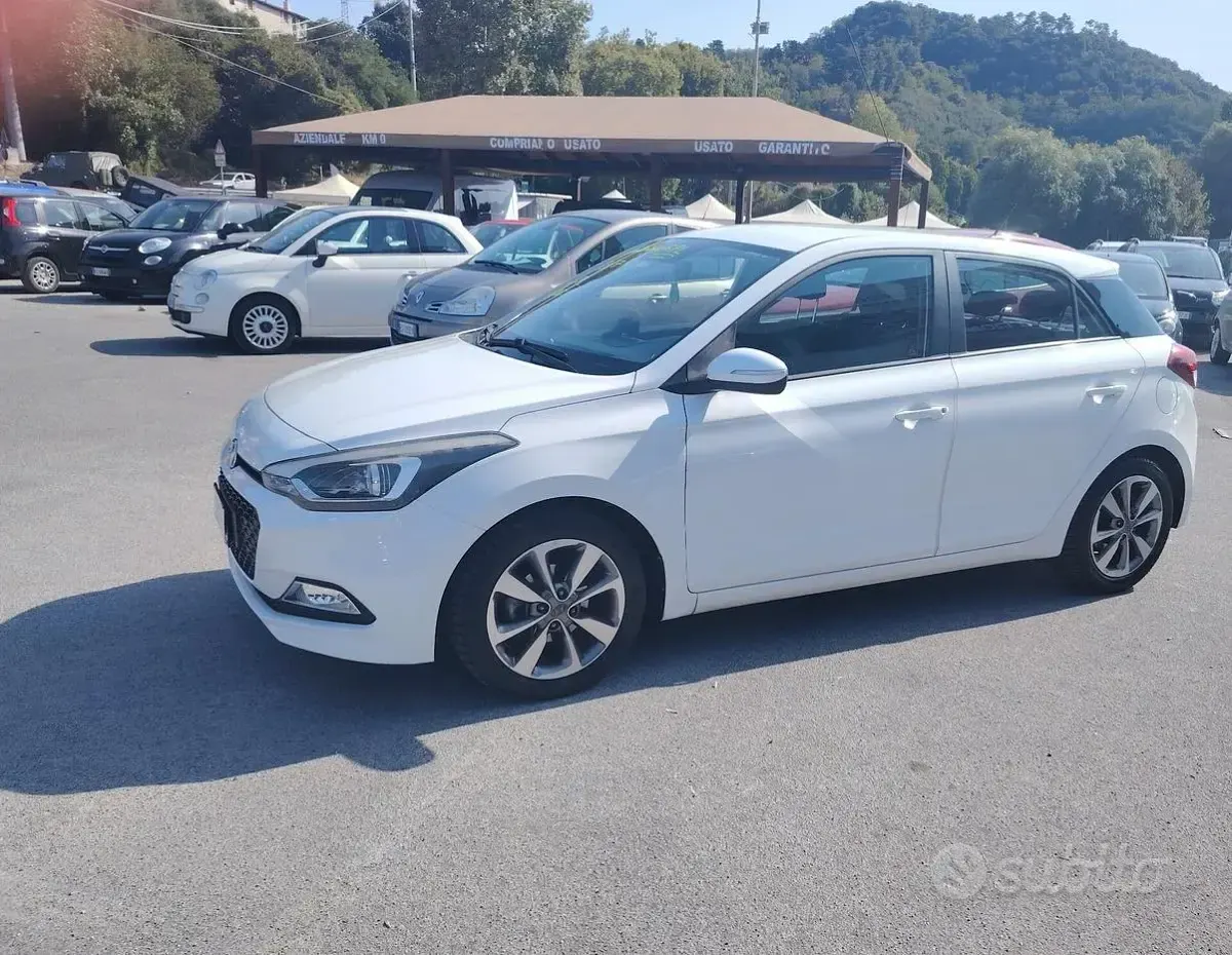 Usata Hyundai i20 Comfort 82 CV (60 kW) 2017 Bianco Utilitaria