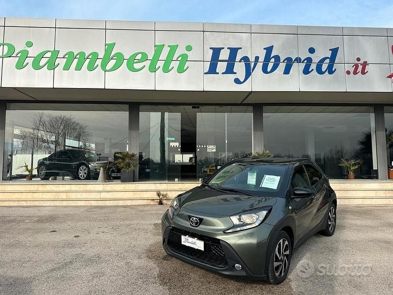 Verde Usata 2023 Toyota Aygo X Lounge SUV | 16.990 € (Buon prezzo) - Immagine 1/4