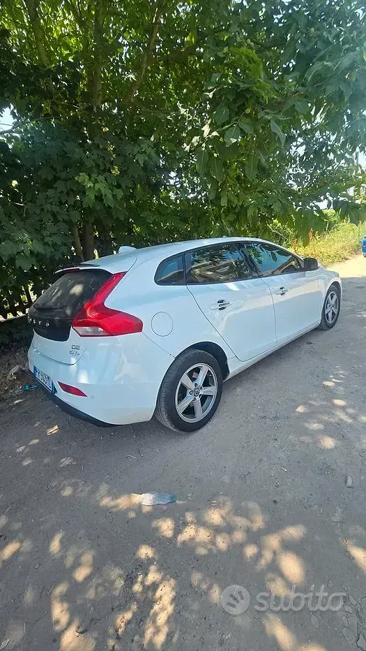 Usata Volvo V40 115 CV (84 kW) 2015 Bianco Berlina