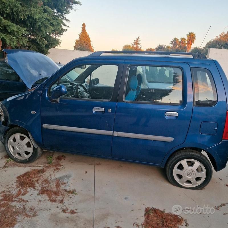 Usata Opel Agila 58 CV (42 kW) 2004 Blu Utilitaria