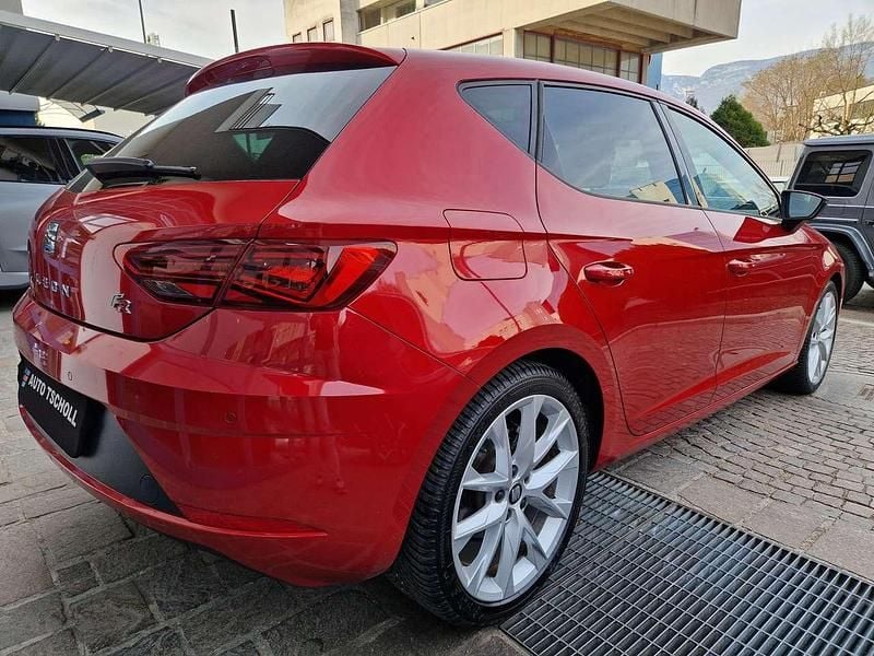 Usata Seat Leon FR 150 CV (110 kW) 2017 "desire" rot metallic Berlina