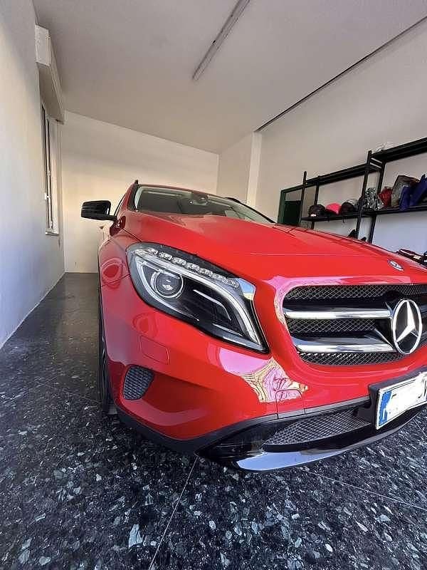Usata Mercedes GLA180 109 CV (80 kW) 2015 Rosso SUV