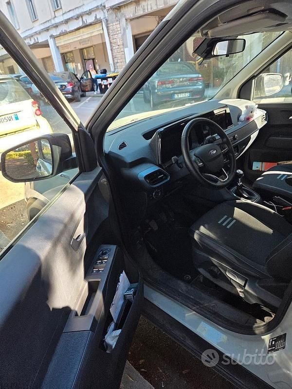 Usata Ford Courier 2024 Verde Monovolume