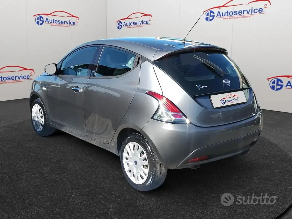 Usata Lancia Ypsilon Silver 69 CV (50 kW) 2014 Grigio Utilitaria