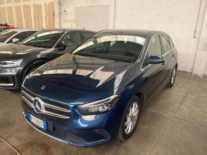 Usata Mercedes B220 190 CV (139 kW) 2019 Blu/azzurro Monovolume