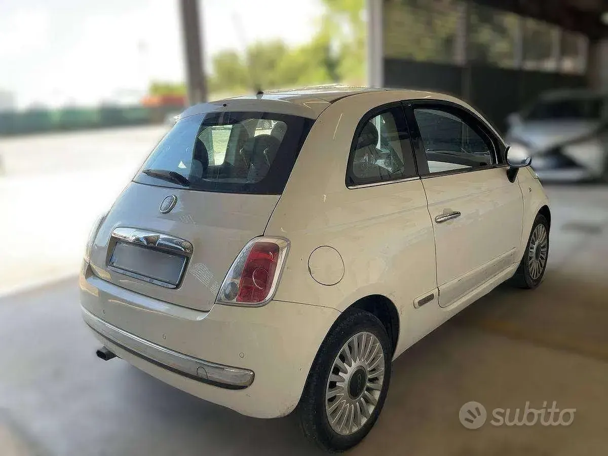 Usata Fiat 500 Lounge 69 CV (50 kW) 2010 Bianco gelato Utilitaria