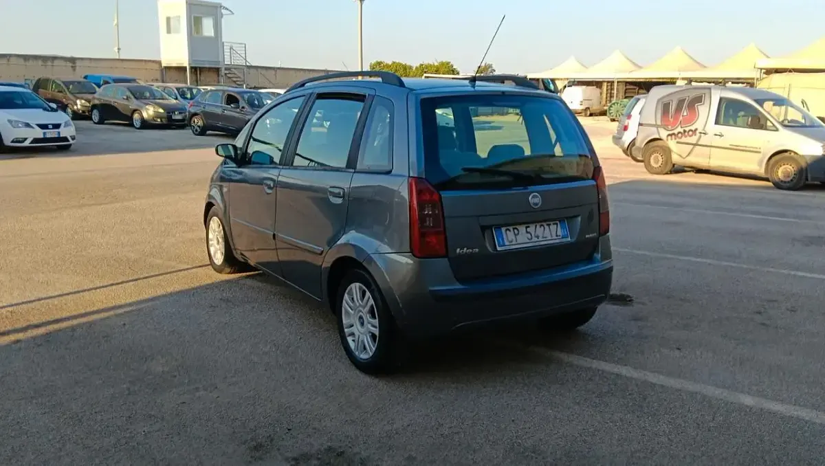 Usata Fiat Idea 69 CV (50 kW) 2004 Grigio Monovolume