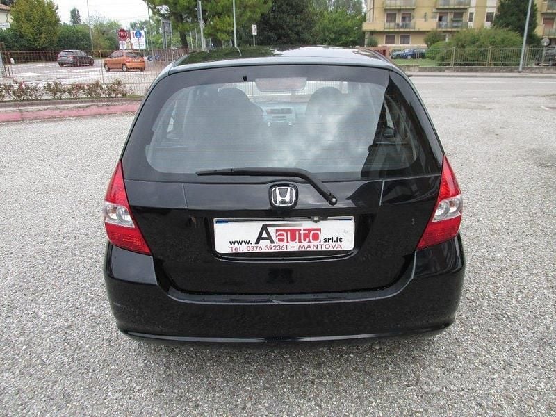 Usata Honda Jazz 77 CV (56 kW) 2008 Nero Utilitaria