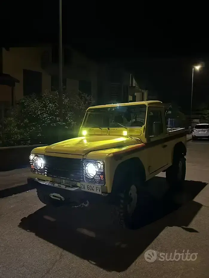 Usata Land Rover Defender 122 CV (89 kW) 1999 Giallo Pick-up