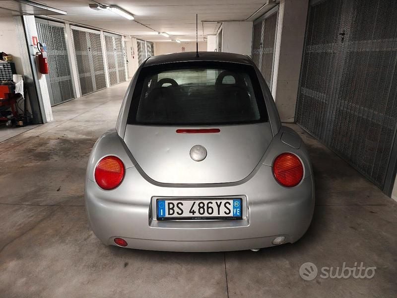 Usata VW Beetle 102 CV (75 kW) 2001 Grigio Utilitaria