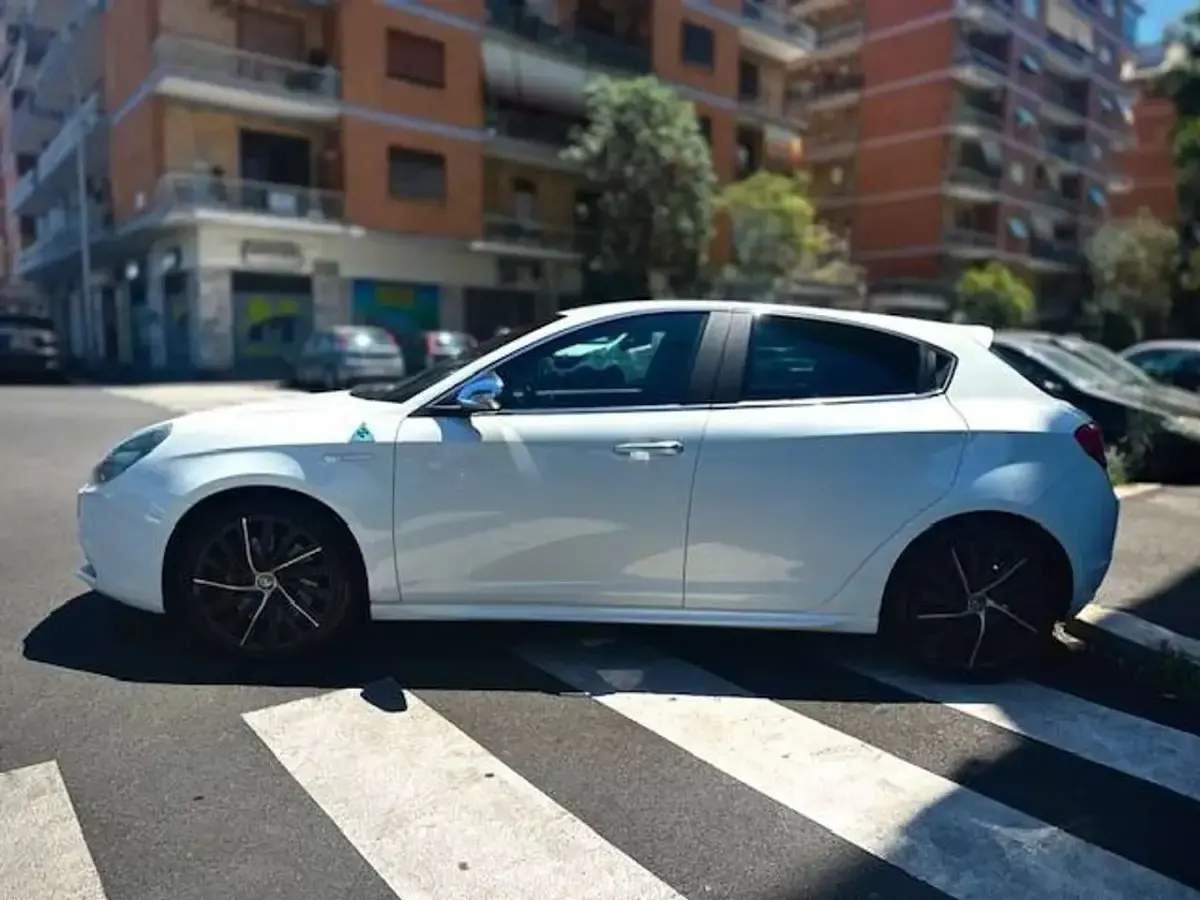 Usata Alfa Romeo Giulietta Quadrifoglio Verde 235 CV (172 kW) 2012 Bianco Utilitaria